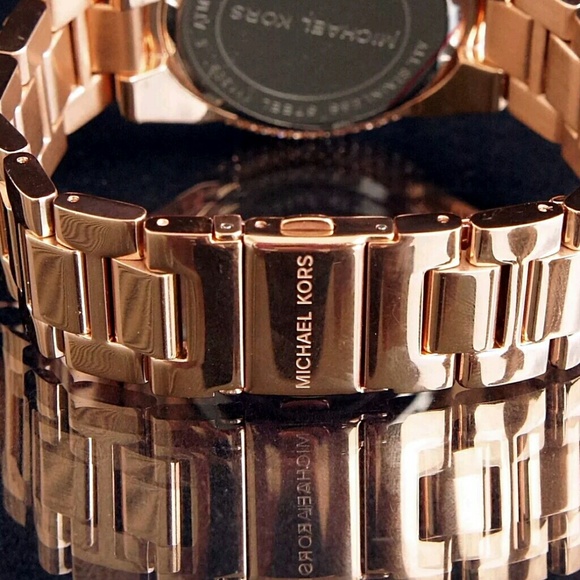(1 LEFT IN STOCK)Authentic Michael Kors watch