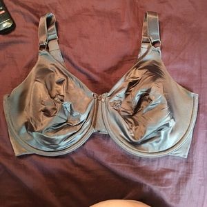 Like new Grey silky bra 40D