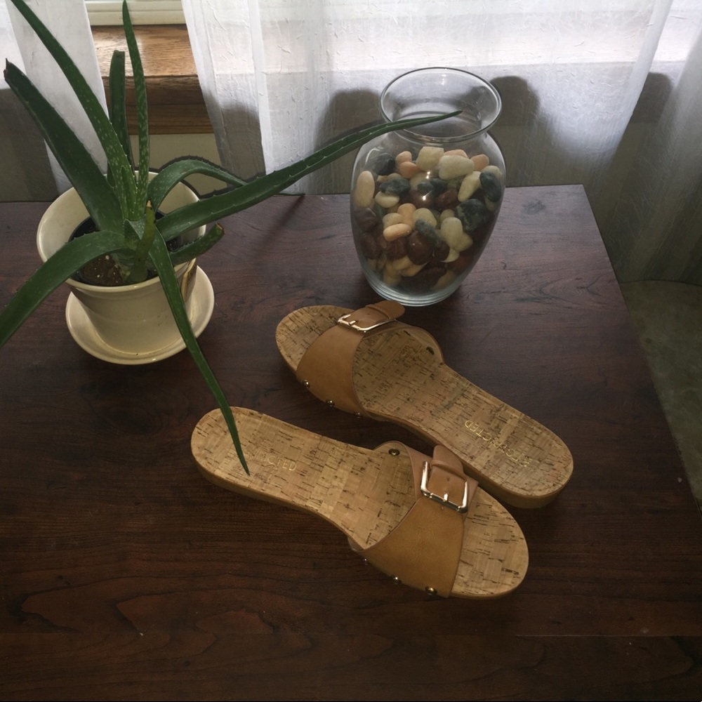 Chic cork sandals!
