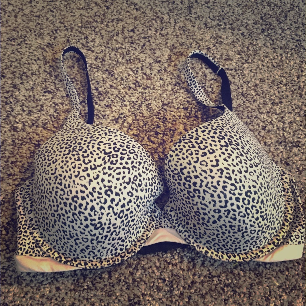🌸BRA & LINGERIE SALE🌸 VS Bra (32DD)