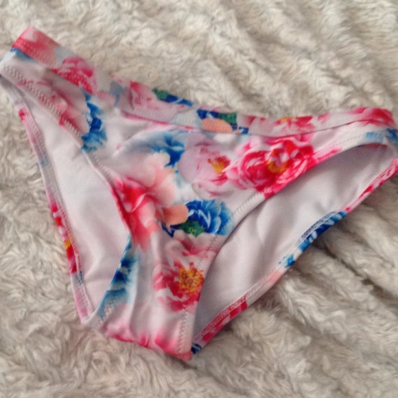 🌺Floral Bikini🌺 Size S & M - Picture 3 of 6