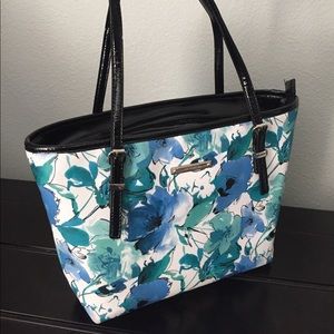 Great for summer! Nine West blue floral purse
