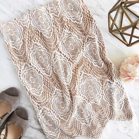 L'atiste Dresses & Skirts - Scalloped white lace pencil skirt