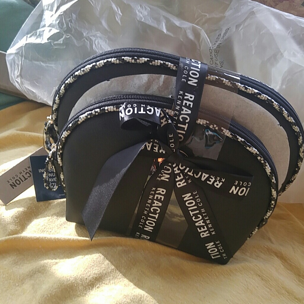 Kenneth cole travel bags