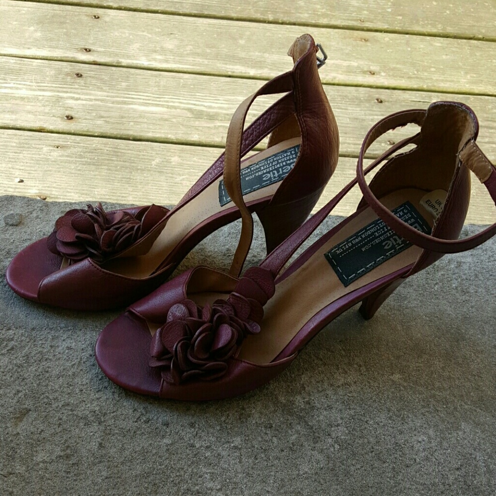 Sandals - Picture 2 of 5