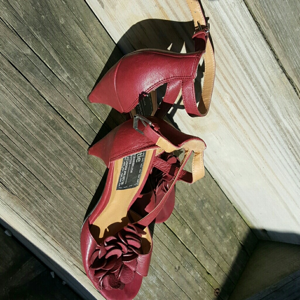 Sandals - Picture 3 of 5