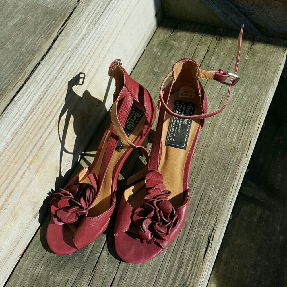 Sandals - Picture 4 of 5