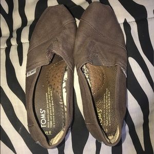 Brown toms size 6
