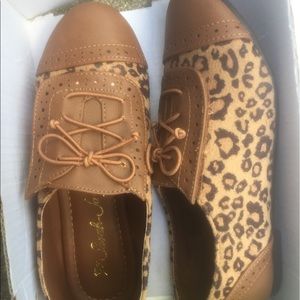 NEW NEVER WORN💥 Cheetah Print Velcro Shoes