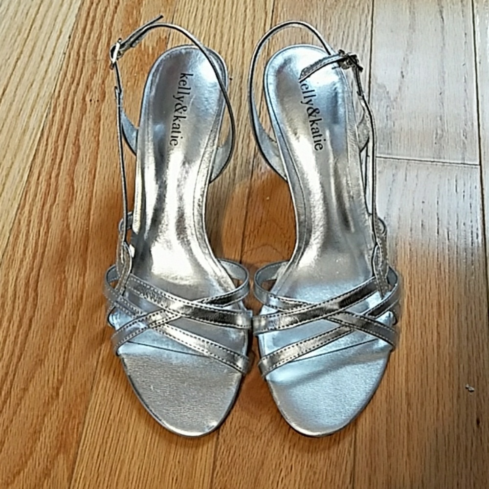Kelly & Katie silver sandals size 9