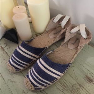 Brand new Soludos with ties