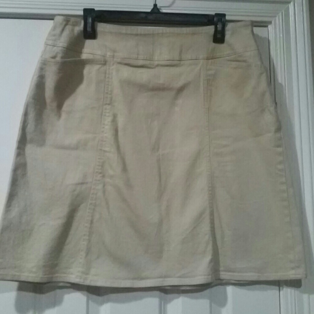 CHAUS. Khaki stretch skirt
