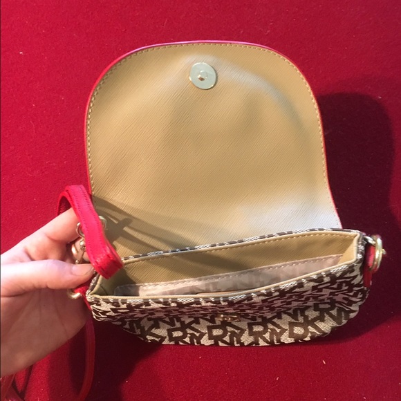 dkny purse - Picture 3 of 3