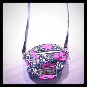 Betsey Johnson cross shoulder purse 💋