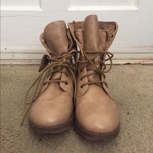 Cute boots for fall and spring time!