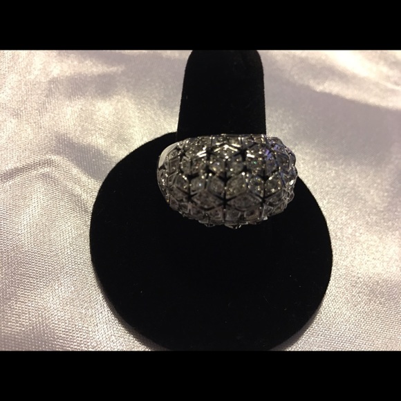 SALE!!!πHPπ Beautiful Platinum Plated Ring - Picture 3 of 5