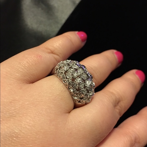 SALE!!!πHPπ Beautiful Platinum Plated Ring - Picture 4 of 5