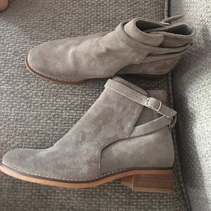 URBAN OUTFITTERS SIZE 7 BOOTS NEVER WORN 👢
