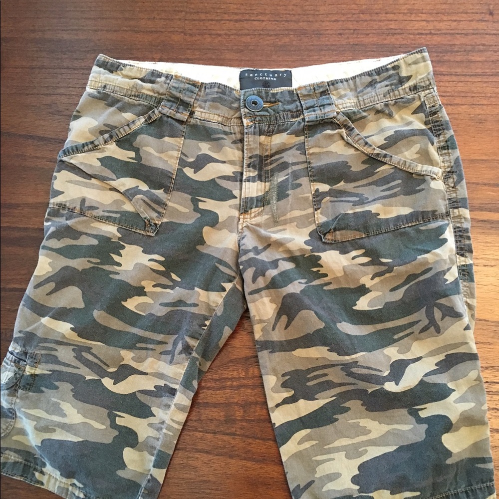 Sanctuary Clothing - Size 28 - Camo Shorts