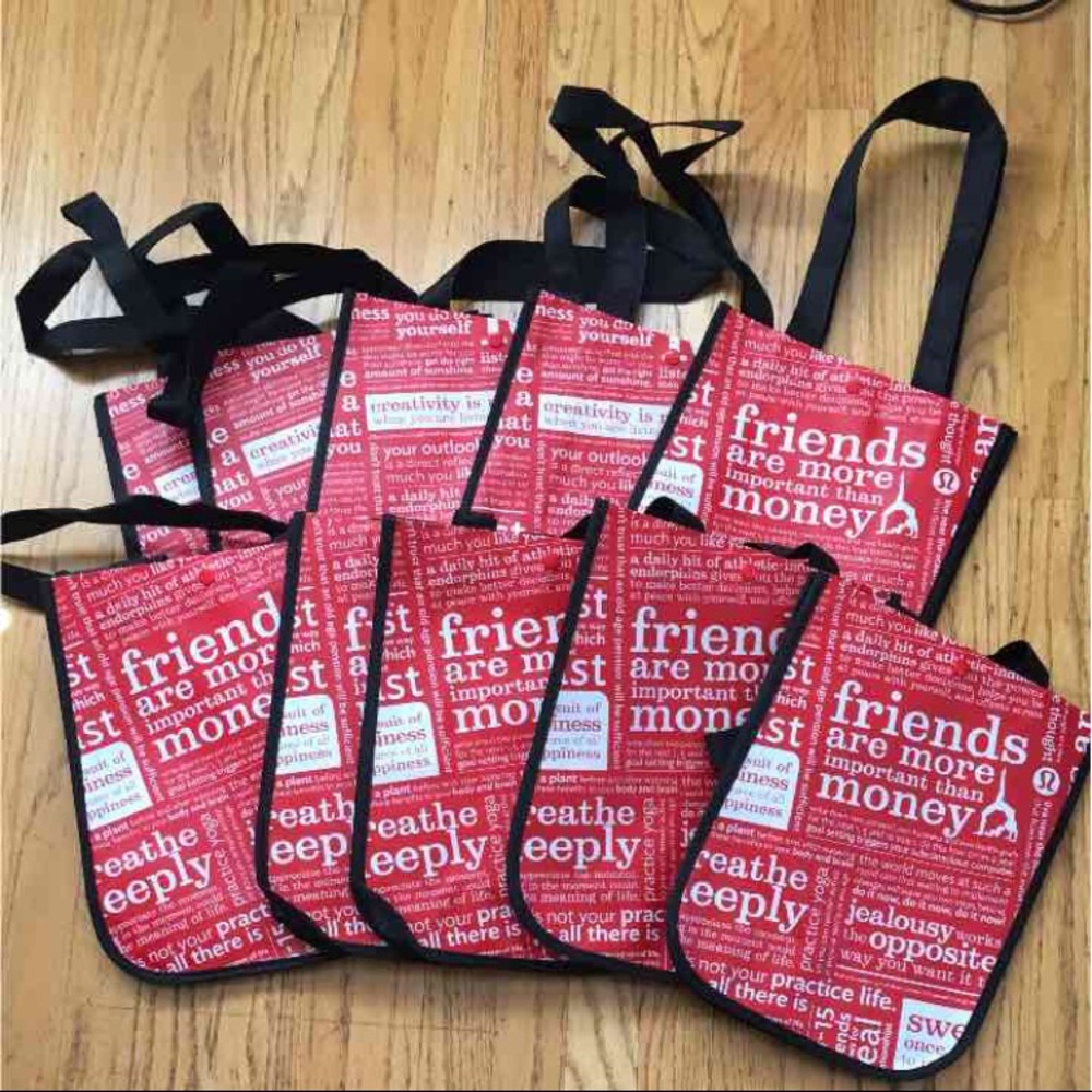 10 Lululemon shopping bags