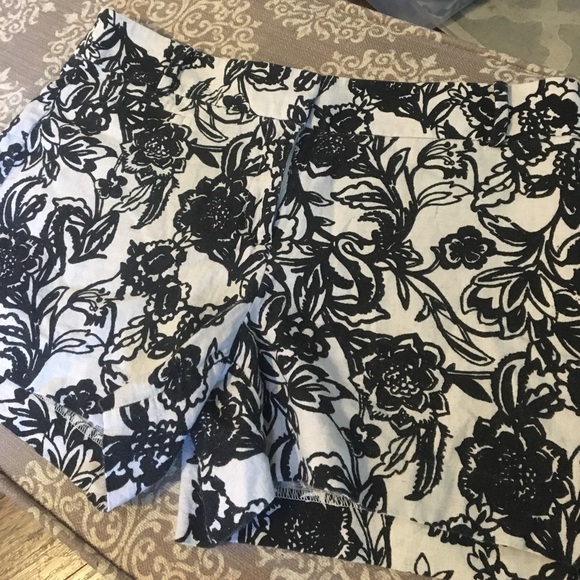 Anne Taylor Size 6 Shorts - Picture 2 of 4