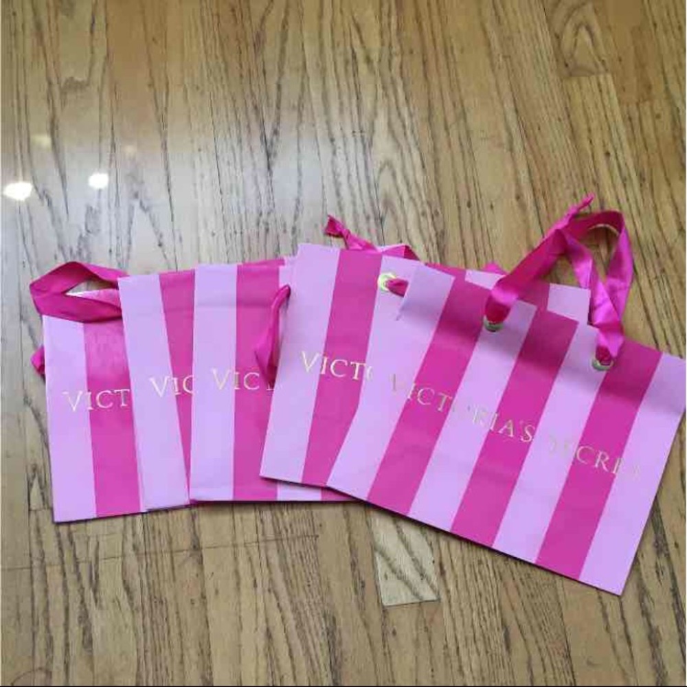 5 Victoria's Secret shopping bags