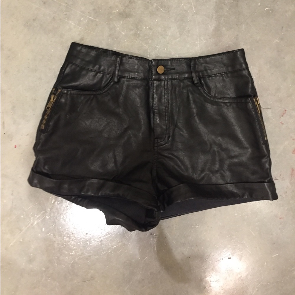 VEGAN leather short with side zip details