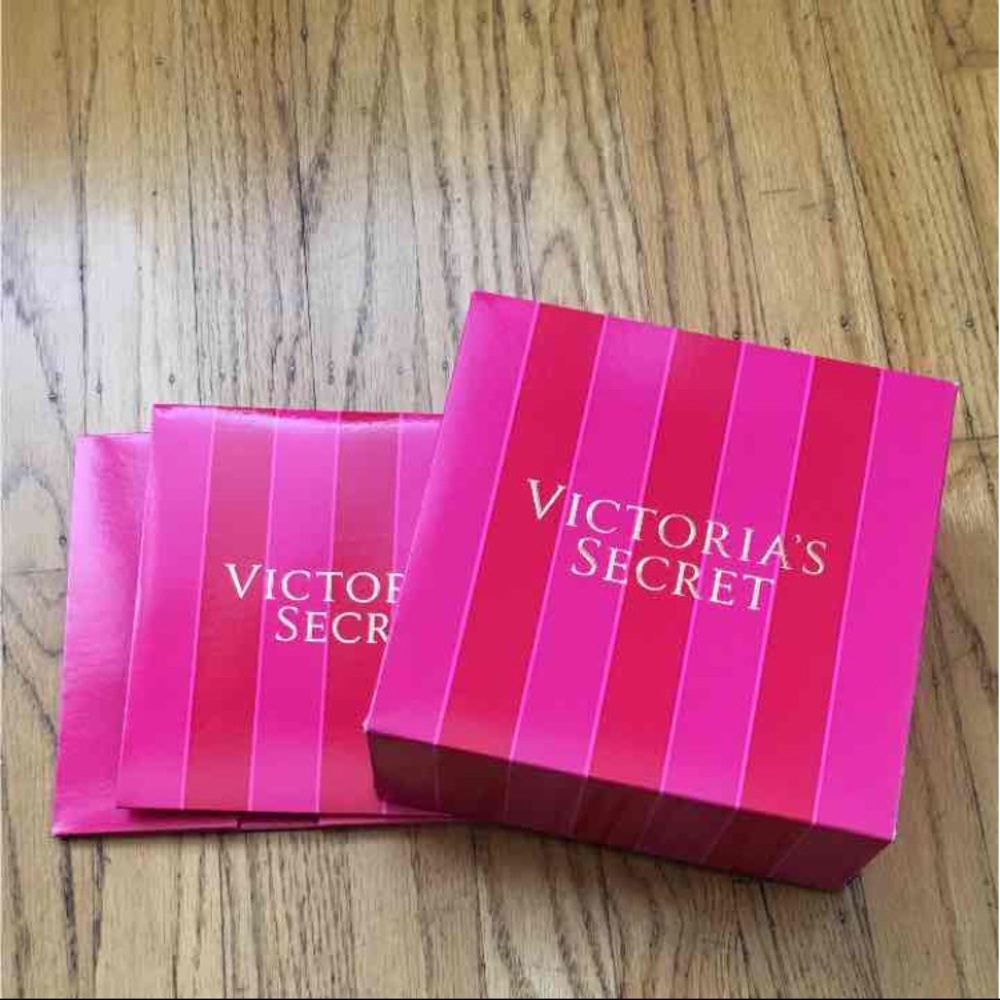 2 New Victoria's Secret mini gift boxes