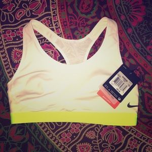 Brand new Nike sports bra size XS TAGS ATTACHED