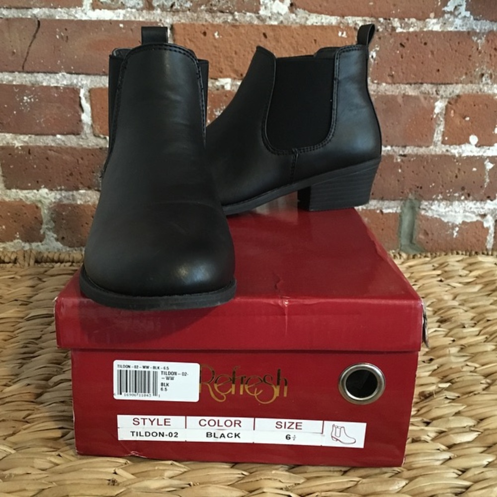 Refresh Tildon bootie size 6.5