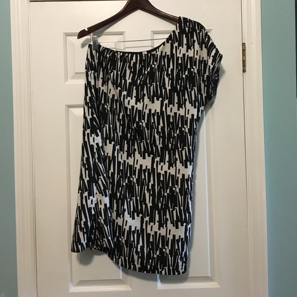 One shoulder geometric dress