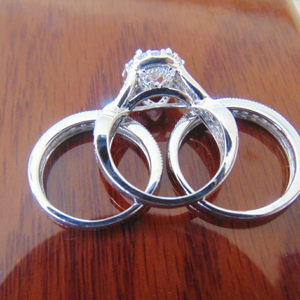 3pc Engagement Ring with 2 wedding bands  size 7 - Picture 7 of 8