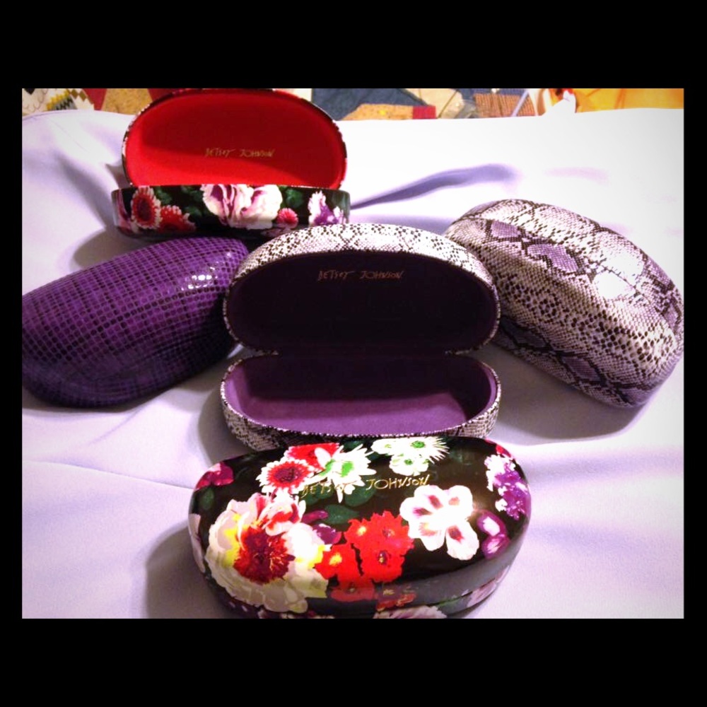 Betsey Johnson sunglass case(s) Floral qty 1
