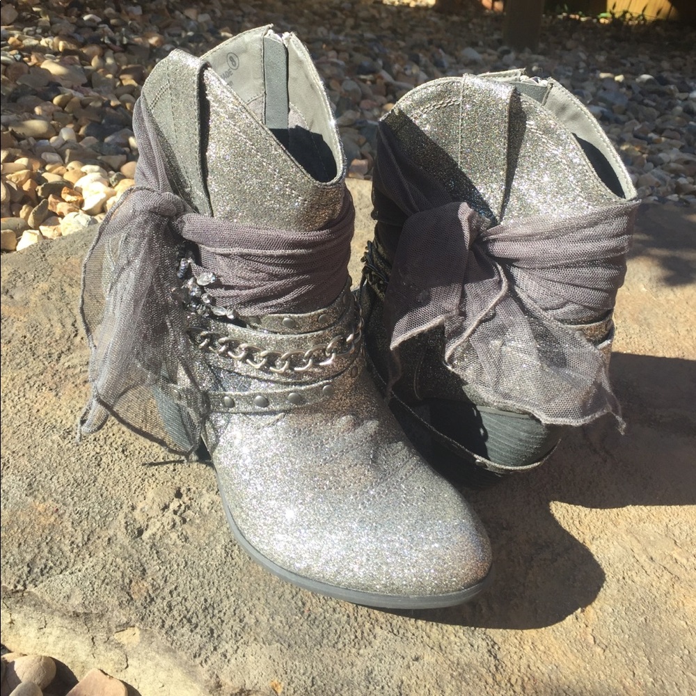 Silver sparkle short cut cowboy boots/heels