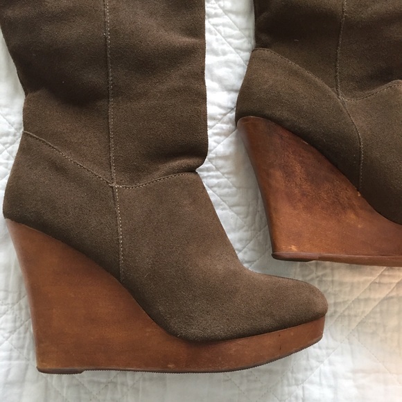 Brown suede boots w wood platform wedge heel - Picture 2 of 7