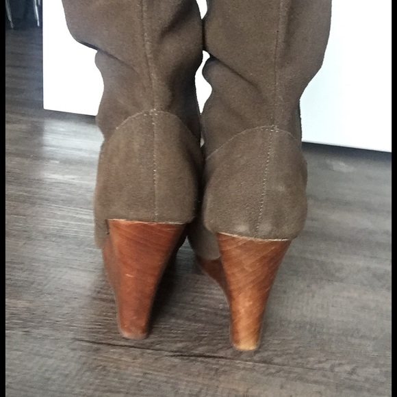 Brown suede boots w wood platform wedge heel - Picture 4 of 7