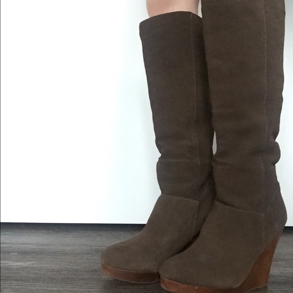 Brown suede boots w wood platform wedge heel - Picture 5 of 7
