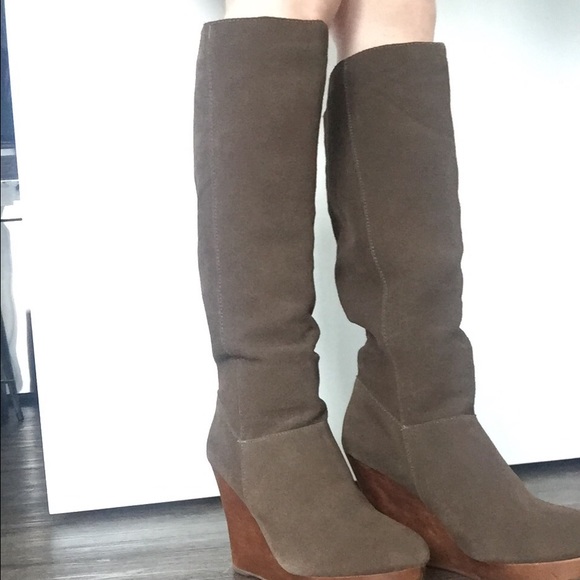 Brown suede boots w wood platform wedge heel - Picture 6 of 7