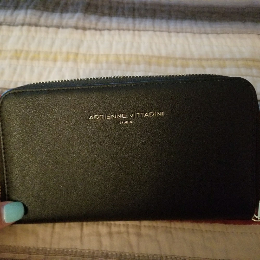 NWOT! Adrienne Vittadini Wallet