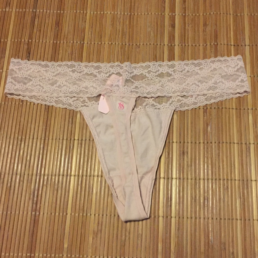 VS Low Rise Thong - Picture 3 of 3
