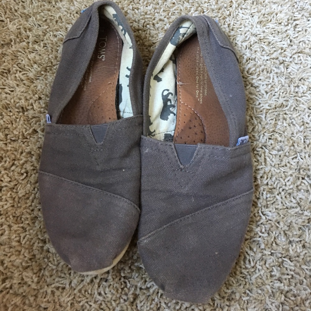Grey Toms