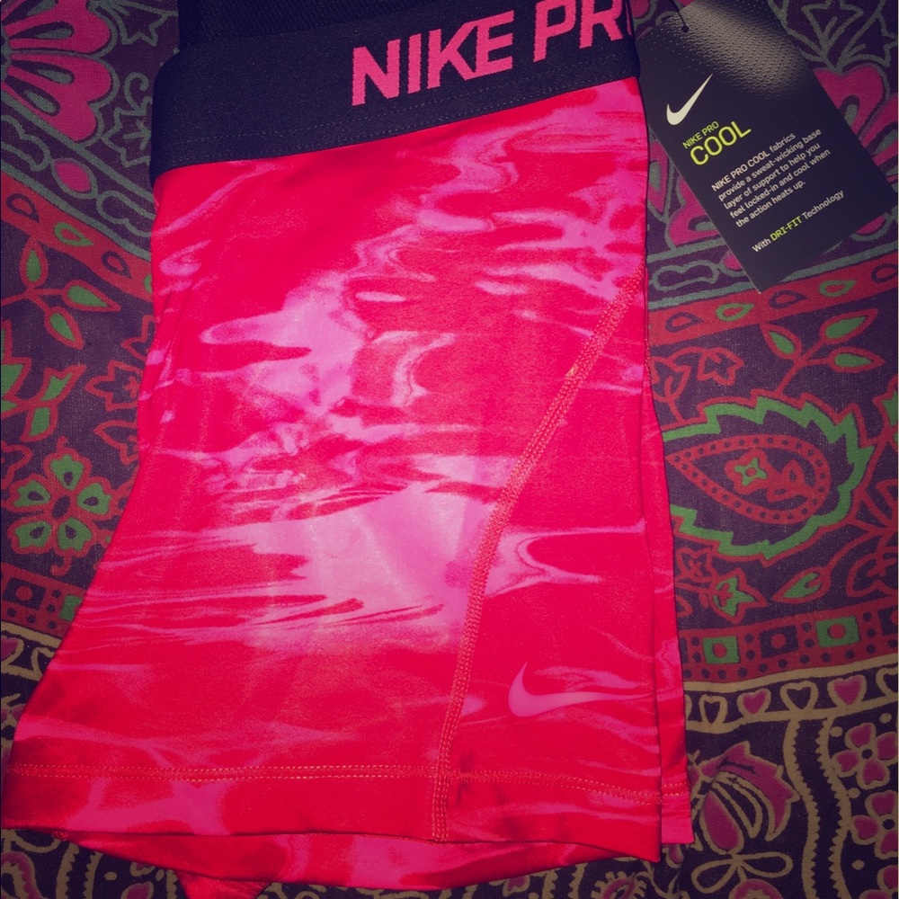 Size medium Nike Pro cool shorts