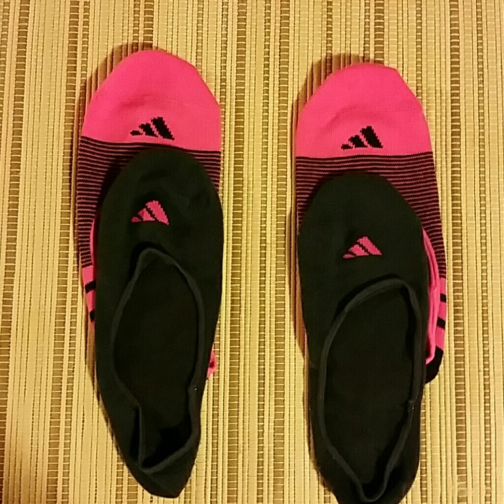 2 prs Adidas no show superlite socks