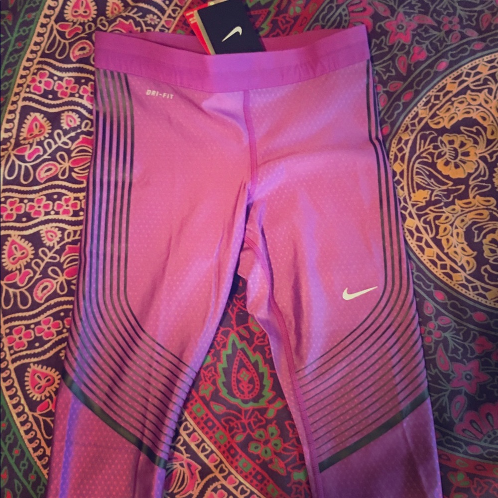 Cropped Nike leggings brand-new with tags
