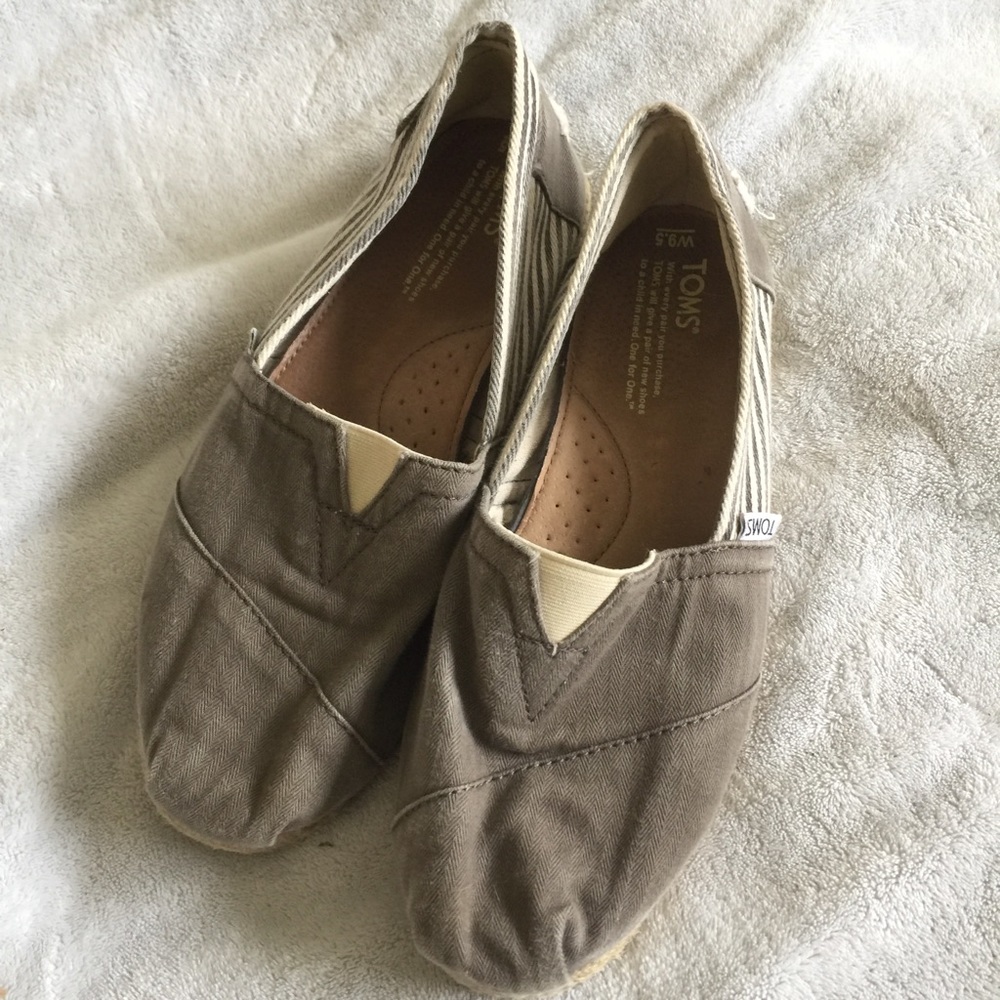 Gray and white stripe Toms