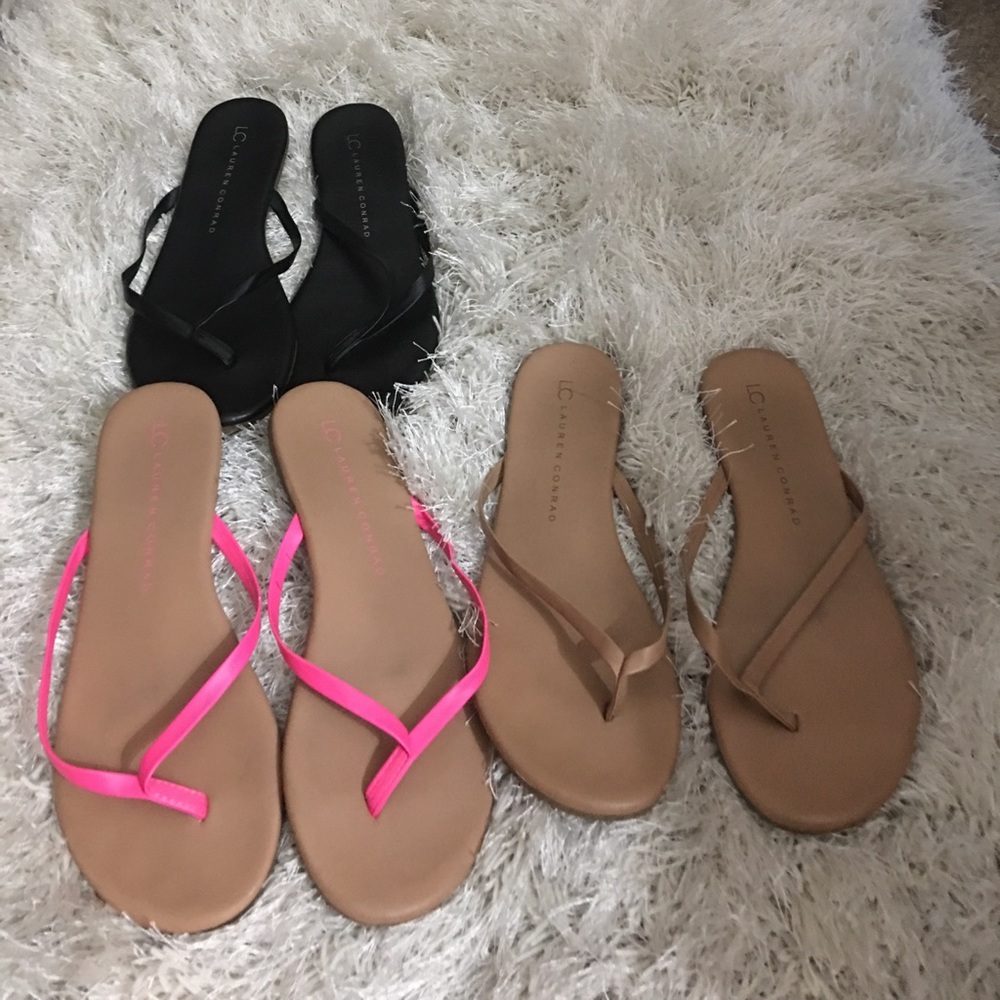 Strappy flip flop