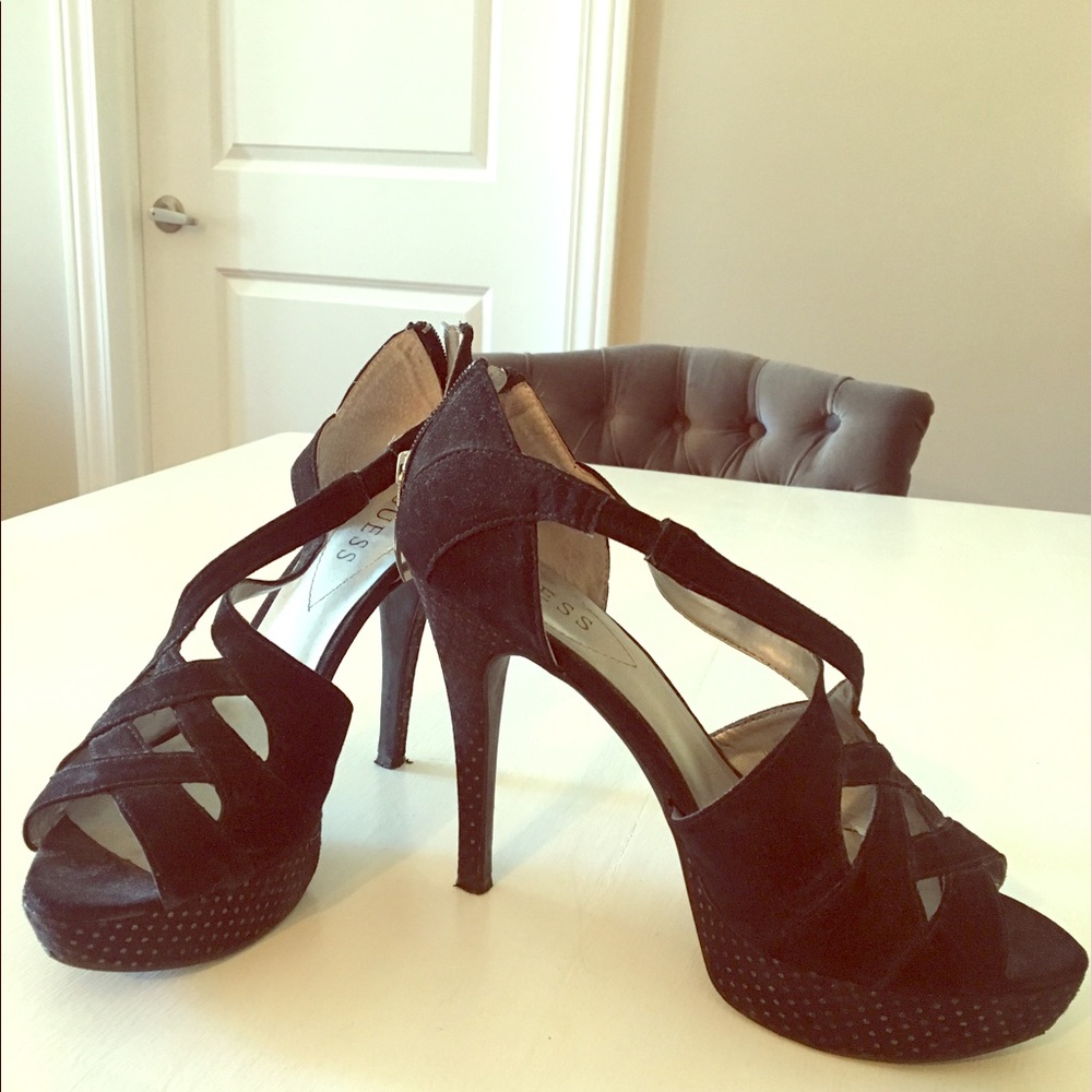 Guess Black Pumps