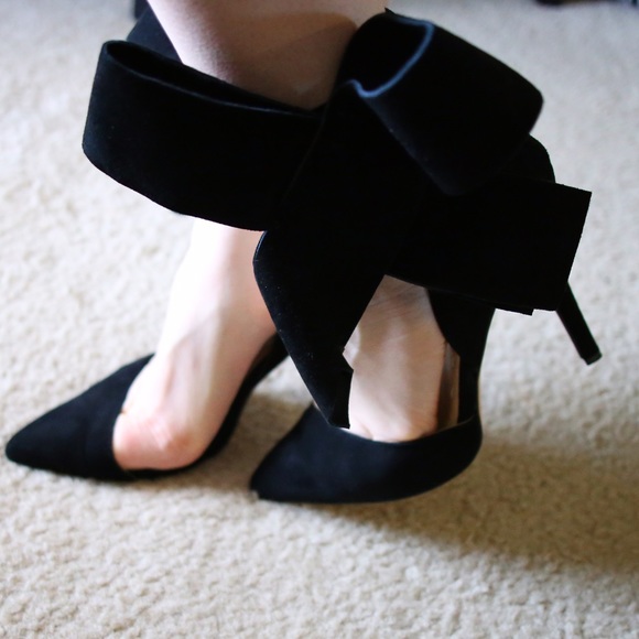 Aminah Abdul Jillil Shoes - NEW Authentic Aminah Abdul Jillil Bow Pump Size 8