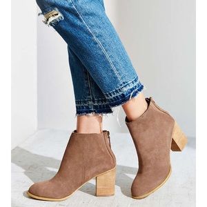 Light brown heeled booties from urban outfitters!