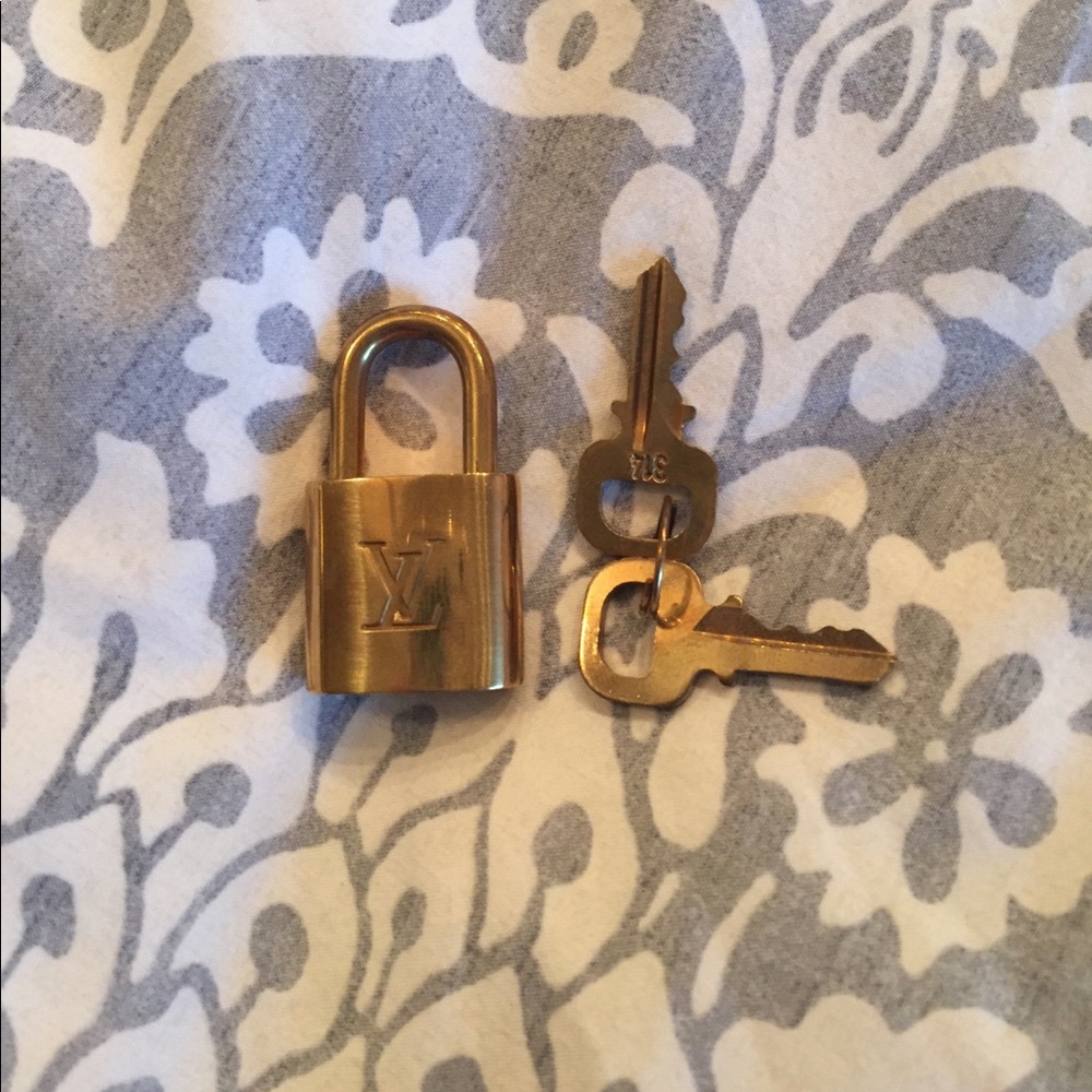 Authentic Louis Vuitton lock with key!